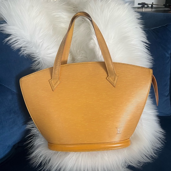 Louis Vuitton Handbags - Louis Vuitton epi bag🌙